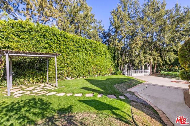 1050 Centinela Avenue, Santa Monica, CA 90403