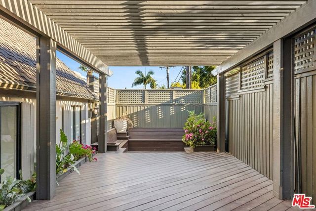 1050 Centinela Avenue, Santa Monica, CA 90403