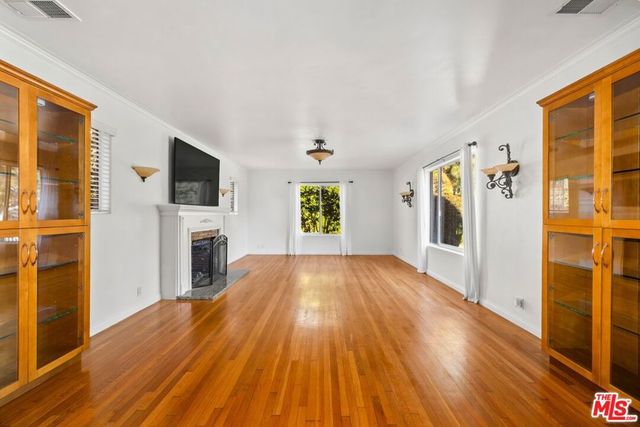 1050 Centinela Avenue, Santa Monica, CA 90403