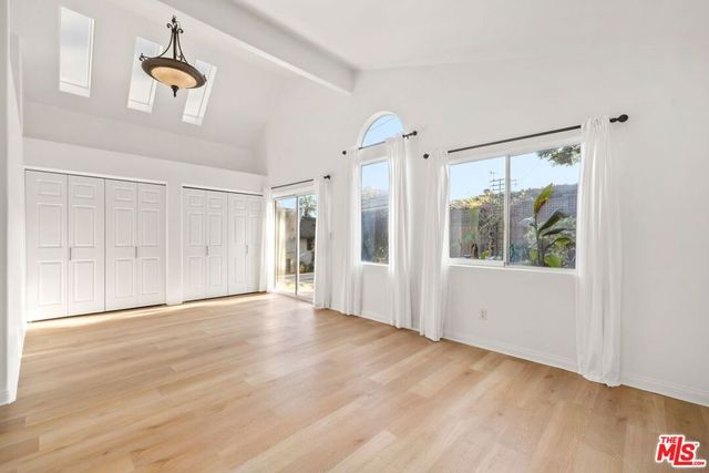 1050 Centinela Avenue, Santa Monica, CA 90403