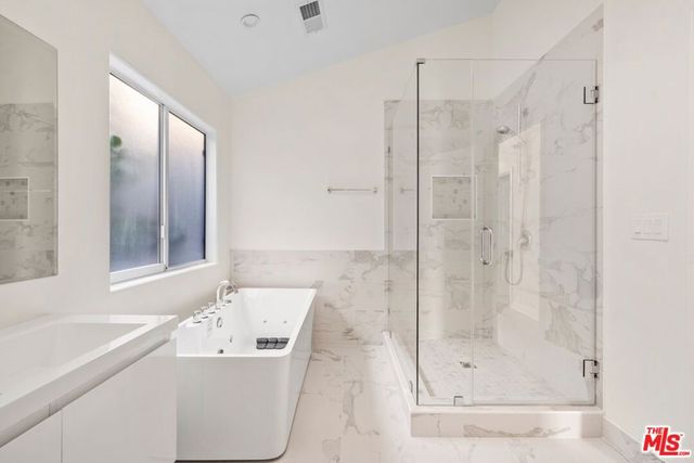 1050 Centinela Avenue, Santa Monica, CA 90403