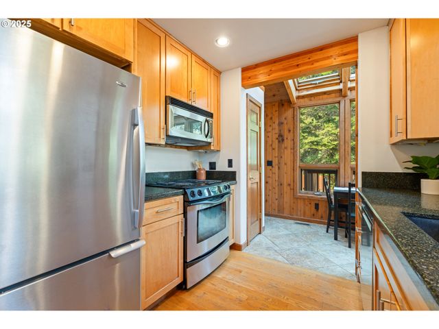 18 GREENWOOD Rd, Trout Lake, WA 98650