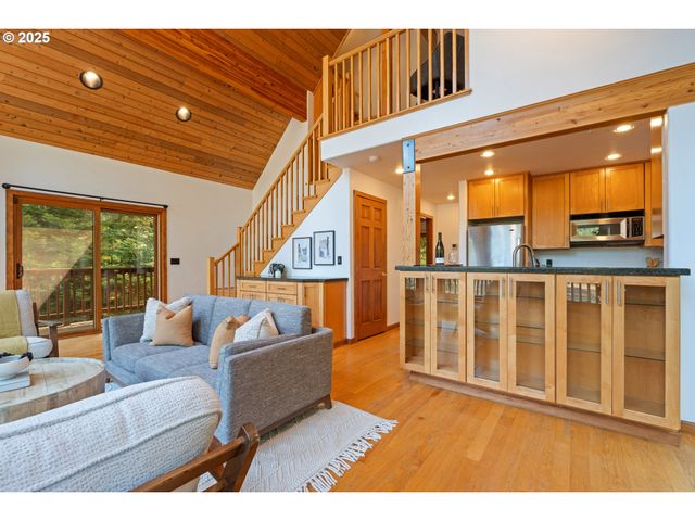 18 GREENWOOD Rd, Trout Lake, WA 98650