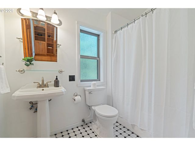 18 GREENWOOD Rd, Trout Lake, WA 98650