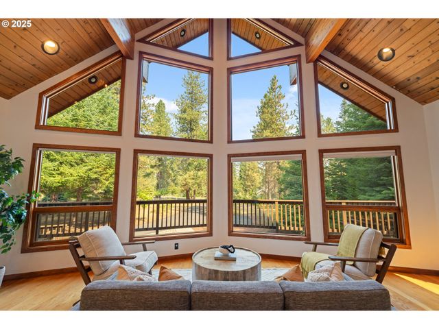 18 GREENWOOD Rd, Trout Lake, WA 98650