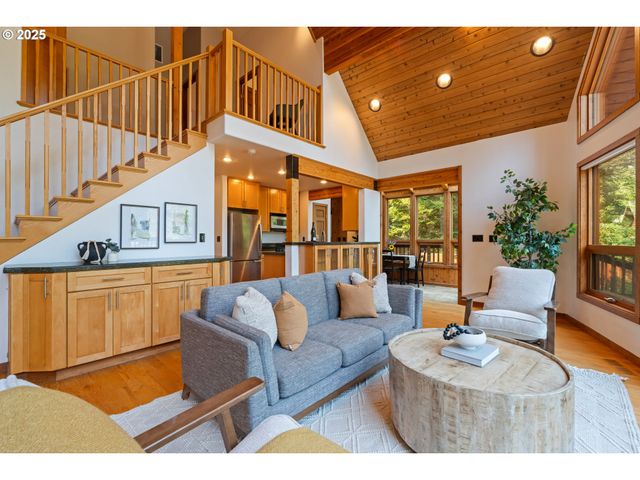 18 GREENWOOD Rd, Trout Lake, WA 98650