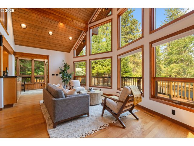 18 GREENWOOD Rd, Trout Lake, WA 98650