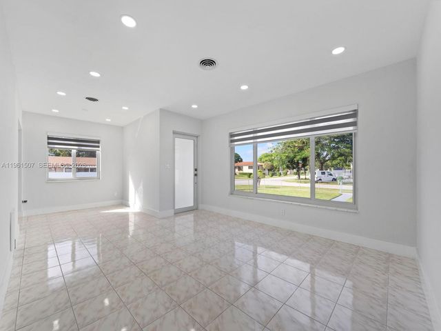 104 E 58th St 1, Hialeah, FL 33013