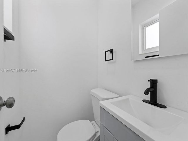 104 E 58th St 1, Hialeah, FL 33013