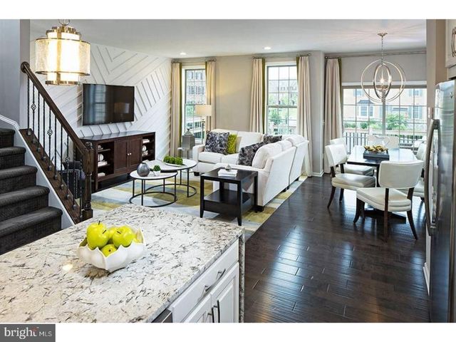 17 NOTTINGHAM LN, Hatboro, PA 19040