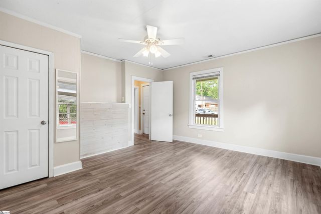 26 8th Street, Greer, SC 29651