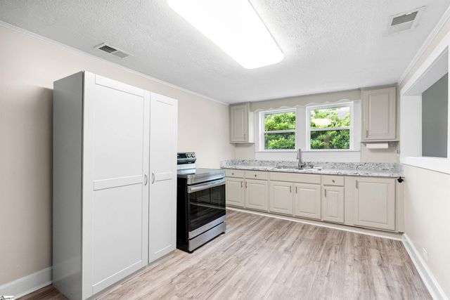 26 8th Street, Greer, SC 29651