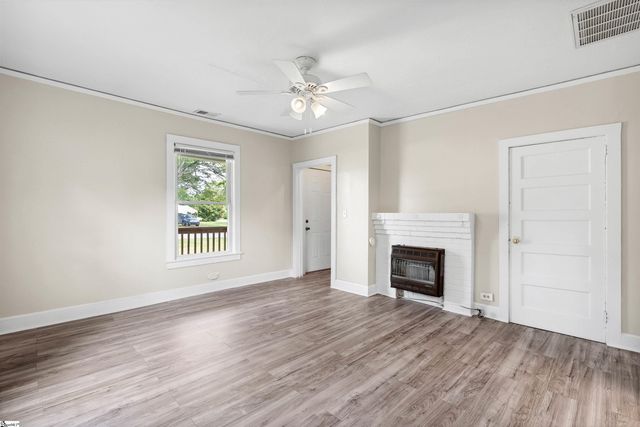 26 8th Street, Greer, SC 29651