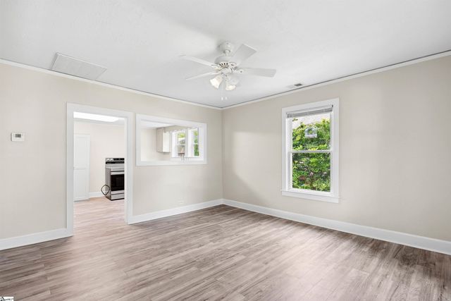 26 8th Street, Greer, SC 29651