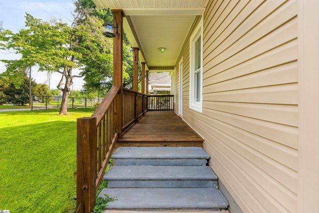 26 8th Street, Greer, SC 29651