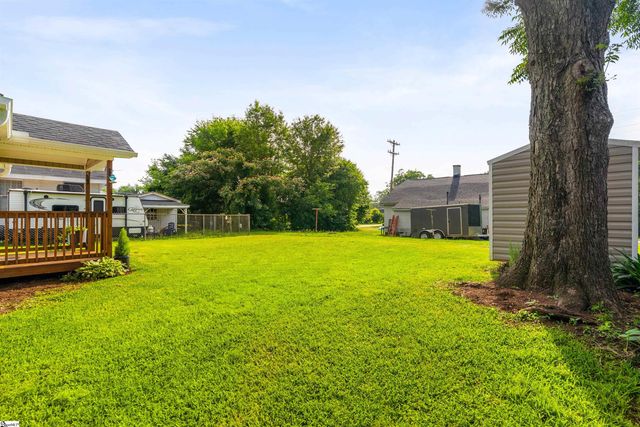26 8th Street, Greer, SC 29651