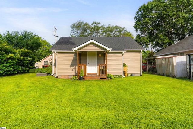 26 8th Street, Greer, SC 29651