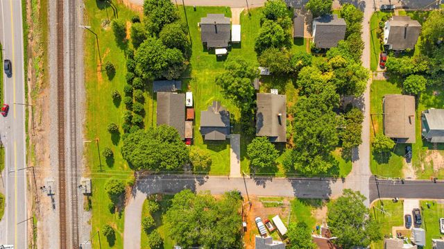 26 8th Street, Greer, SC 29651