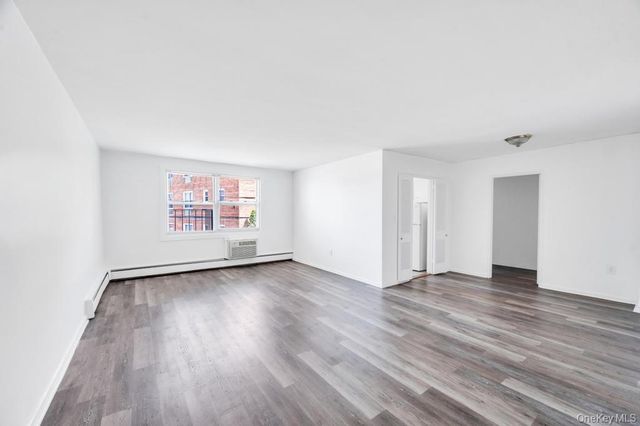 111 S Centre Avenue 2VV, Rockville Centre, NY 11570