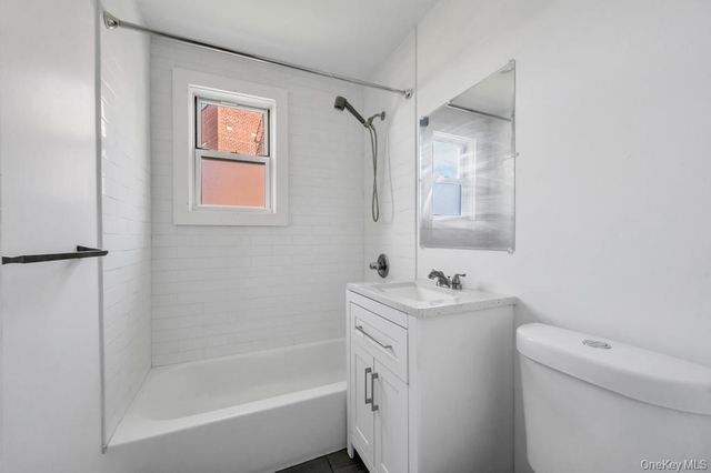 111 S Centre Avenue 2VV, Rockville Centre, NY 11570