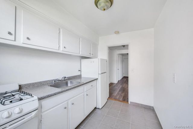 111 S Centre Avenue 2VV, Rockville Centre, NY 11570