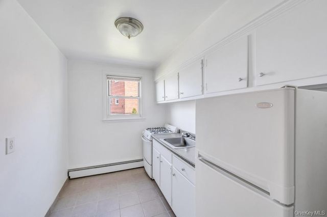 111 S Centre Avenue 2VV, Rockville Centre, NY 11570