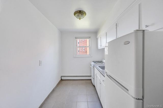 111 S Centre Avenue 2VV, Rockville Centre, NY 11570