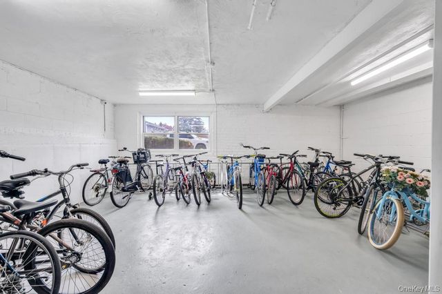 111 S Centre Avenue 2VV, Rockville Centre, NY 11570