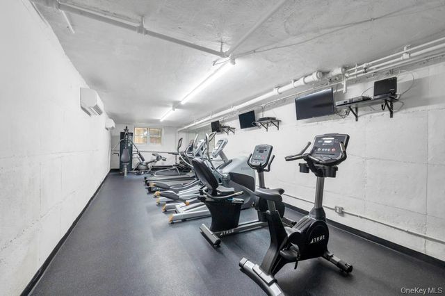 111 S Centre Avenue 2VV, Rockville Centre, NY 11570