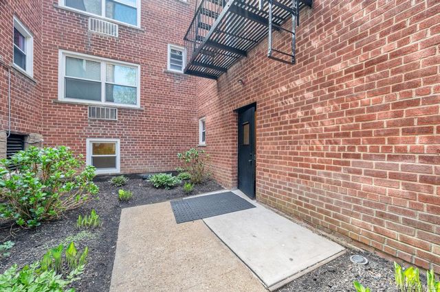 111 S Centre Avenue 2VV, Rockville Centre, NY 11570