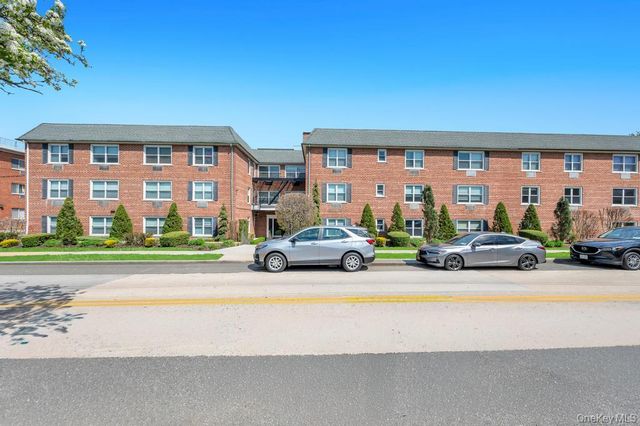 111 S Centre Avenue 2VV, Rockville Centre, NY 11570