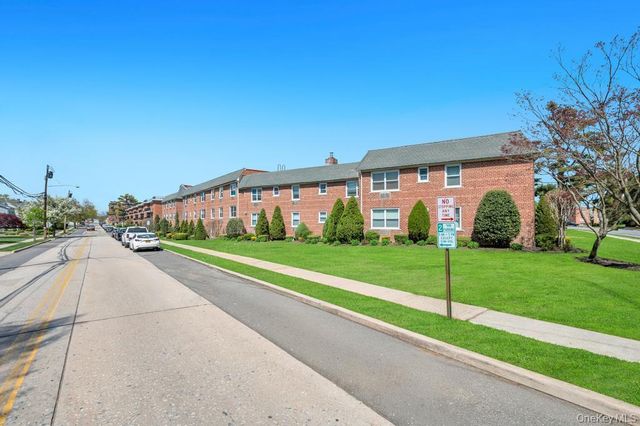 111 S Centre Avenue 2VV, Rockville Centre, NY 11570