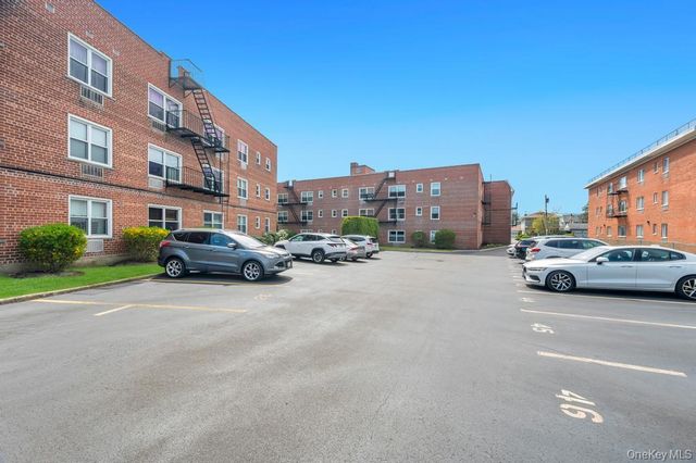 111 S Centre Avenue 2VV, Rockville Centre, NY 11570