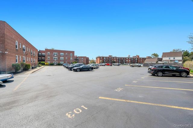 111 S Centre Avenue 2VV, Rockville Centre, NY 11570