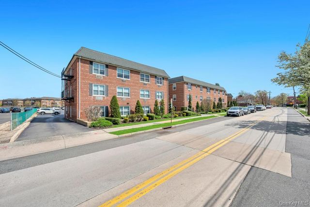 111 S Centre Avenue 2VV, Rockville Centre, NY 11570