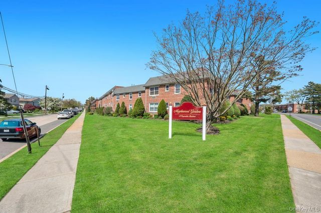 111 S Centre Avenue 2VV, Rockville Centre, NY 11570