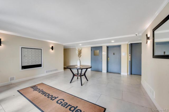 111 S Centre Avenue 2VV, Rockville Centre, NY 11570