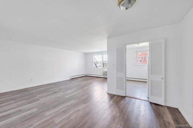 111 S Centre Avenue 2VV, Rockville Centre, NY 11570