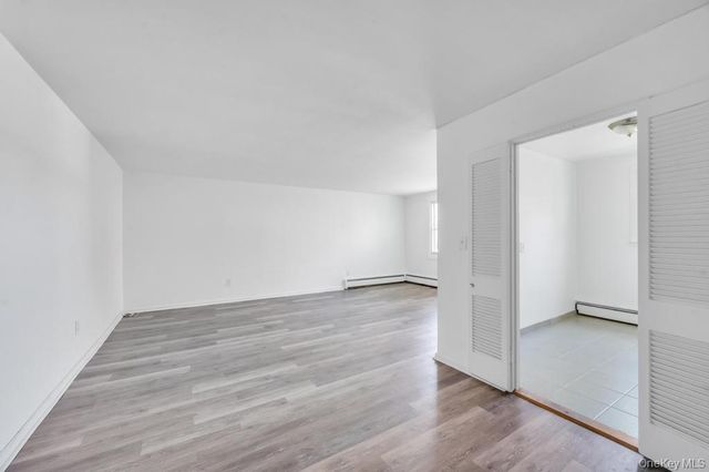 111 S Centre Avenue 2VV, Rockville Centre, NY 11570