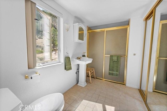 38512 North Shore Drive, Fawnskin, CA 92333