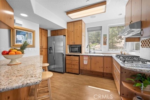 38512 North Shore Drive, Fawnskin, CA 92333