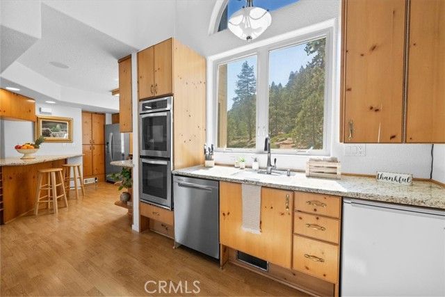 38512 North Shore Drive, Fawnskin, CA 92333