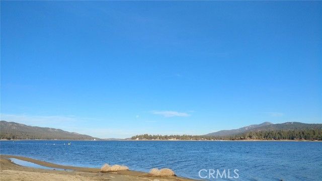 38512 North Shore Drive, Fawnskin, CA 92333