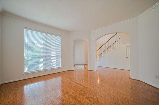 9218 Memorial Pines Way, Spring, TX 77379