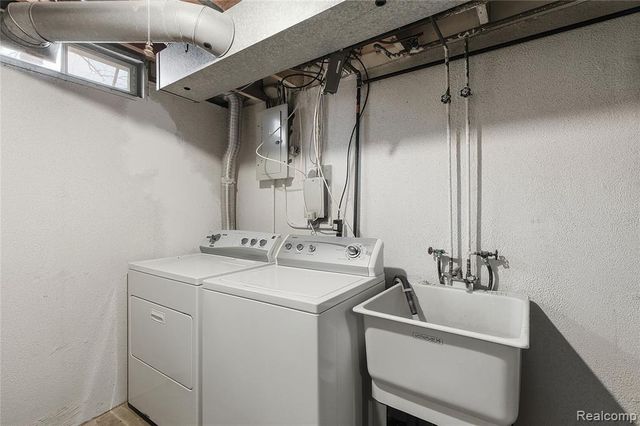 49990 Helfer Blvd, Wixom, MI 48393