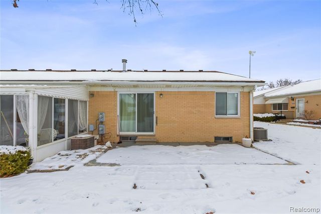 49990 Helfer Blvd, Wixom, MI 48393