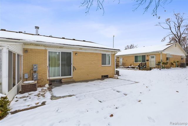 49990 Helfer Blvd, Wixom, MI 48393