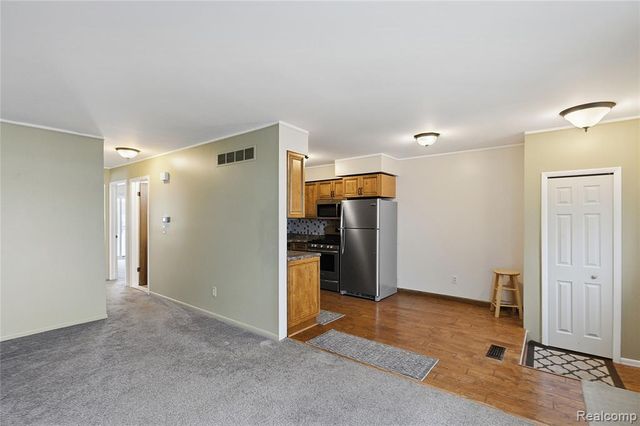 49990 Helfer Blvd, Wixom, MI 48393