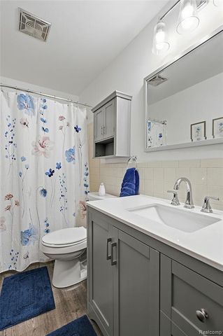 49990 Helfer Blvd, Wixom, MI 48393