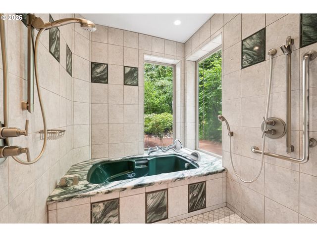 20088 S ATHENS Dr, Oregon City, OR 97045
